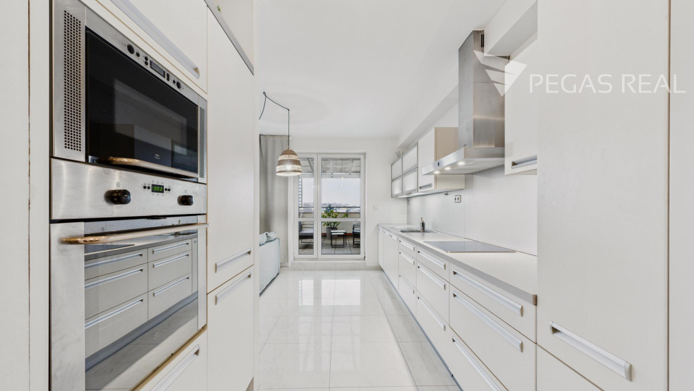 3-izbový byt s terasou na najvyššom poschodí v Ružinove v Bratislave - VIDEO