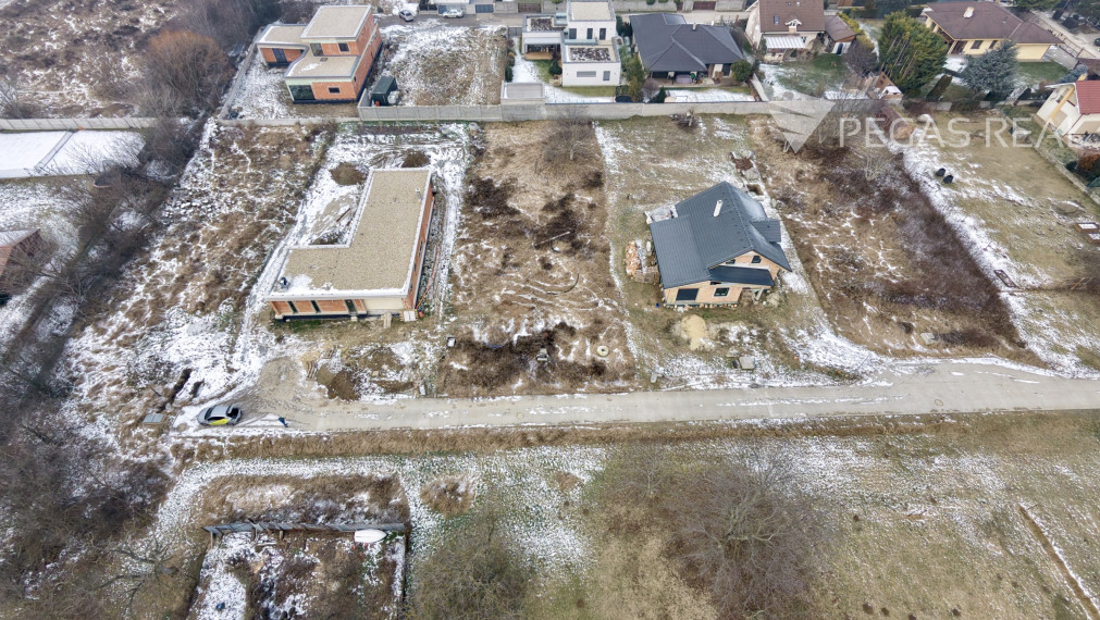 Stavebný pozemok s projektom (1271 m²) vo Veľkom Bieli