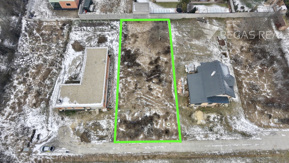 Stavebný pozemok s projektom (1271 m²) vo Veľkom Bieli