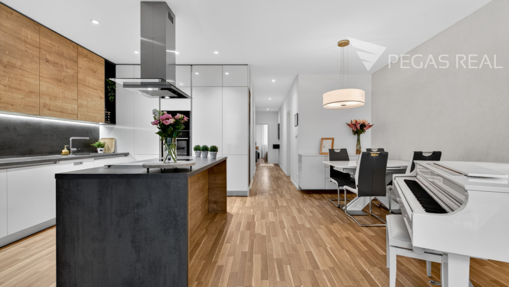 Prémiový veľkometrážny kompletne zariadený 3i byt s balkónom v Ružinove