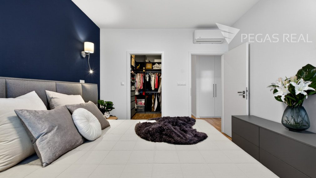 Prémiový veľkometrážny kompletne zariadený 3i byt s balkónom v Ružinove