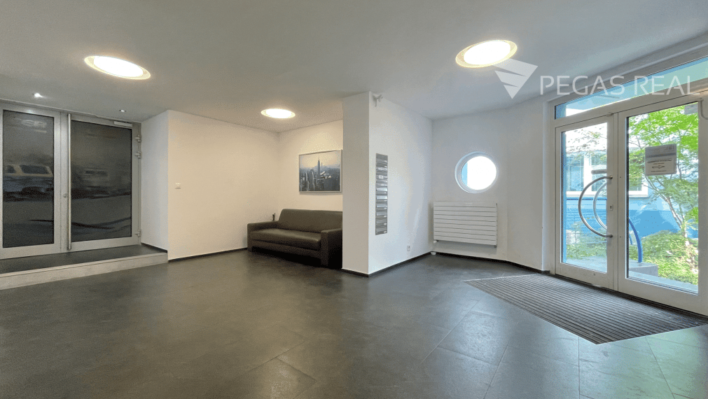 Kancelárske priestory v centre Bratislavy na Mýtnej  – 211m2 kancelárske priestory + 62m2 terasa