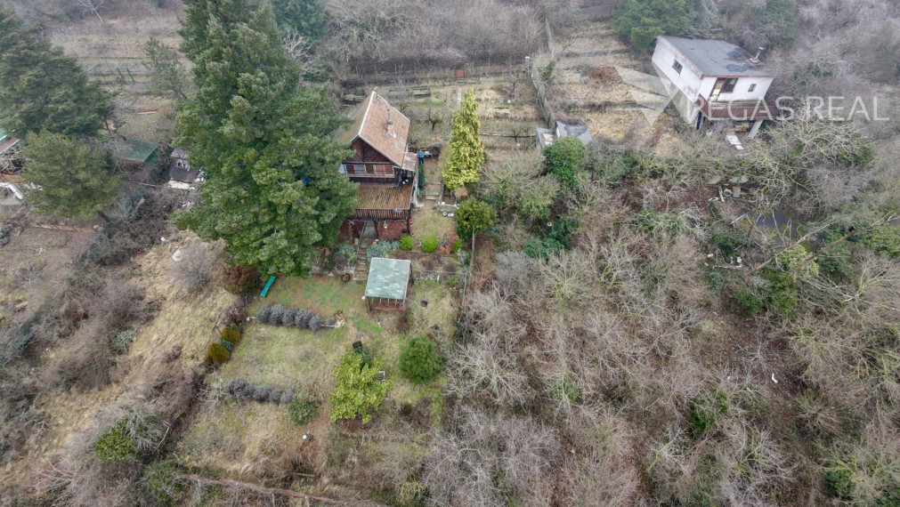 Pozemok s chatou, výhľad na Dunaj. Bratislava I, Bôrik