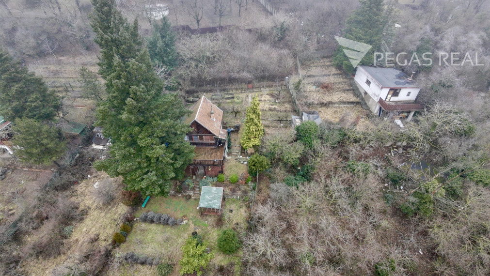 Pozemok s chatou, výhľad na Dunaj. Bratislava I, Bôrik
