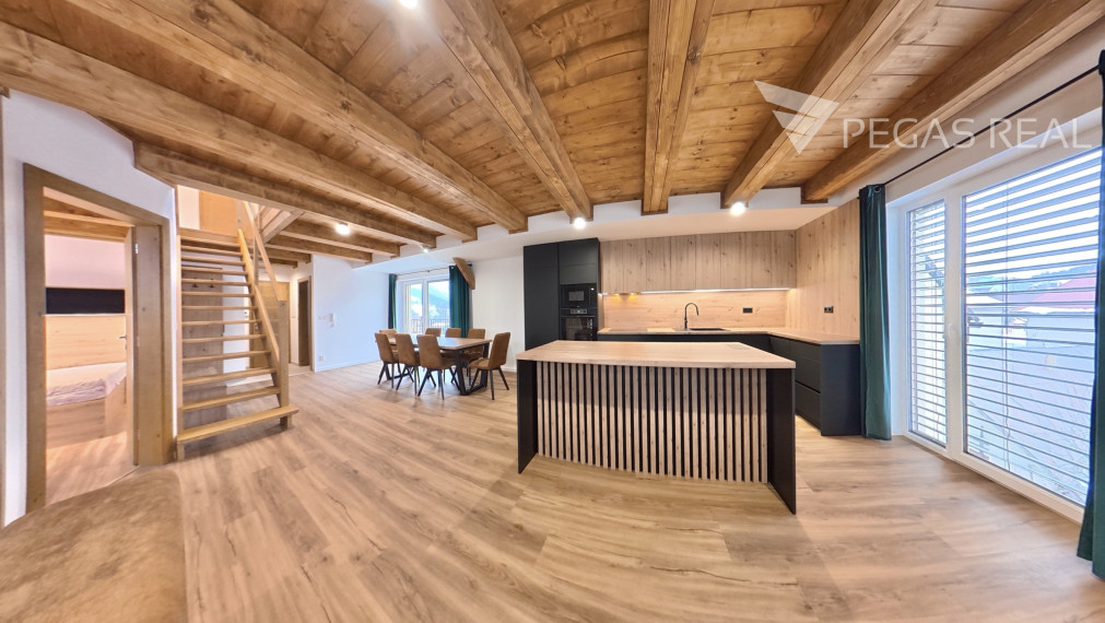 Veľký 4-izbový podkrovný mezonet v novostavbe – centrum Zázrivá - VIDEO