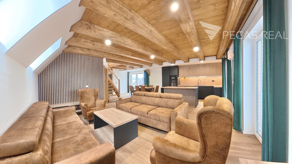 Veľký 4-izbový podkrovný mezonet v novostavbe – centrum Zázrivá - VIDEO