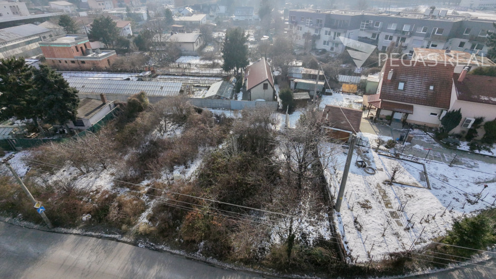 Pozemok v Ružinove s projektom na 6 bytových jednotiek