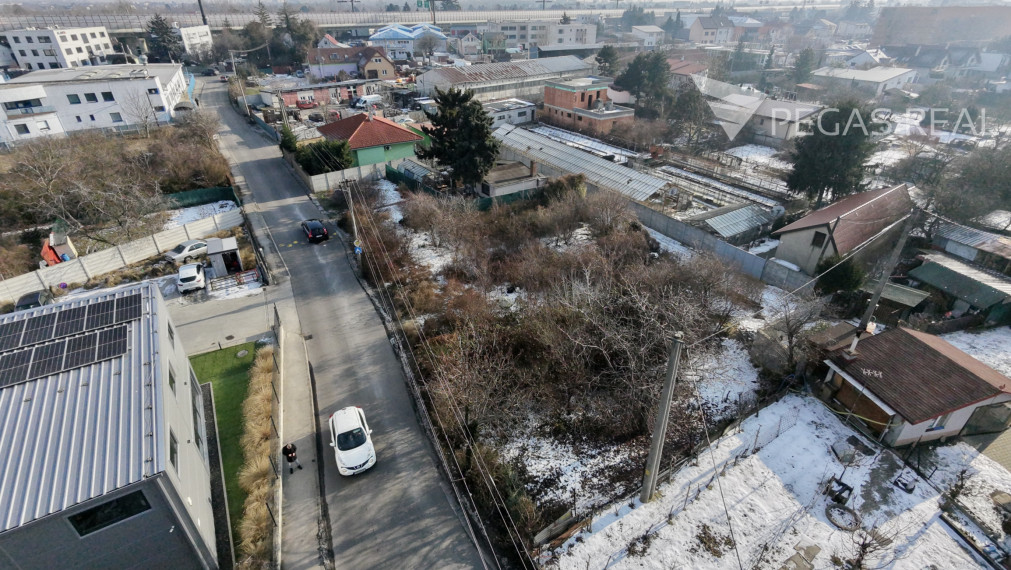 Pozemok v Ružinove s projektom na 6 bytových jednotiek