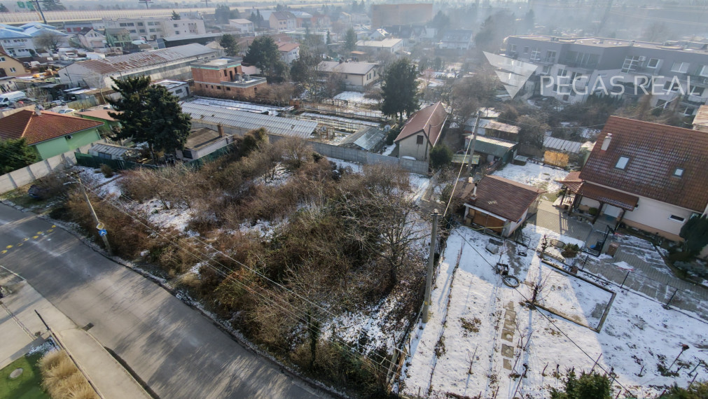 Pozemok v Ružinove s projektom na 6 bytových jednotiek