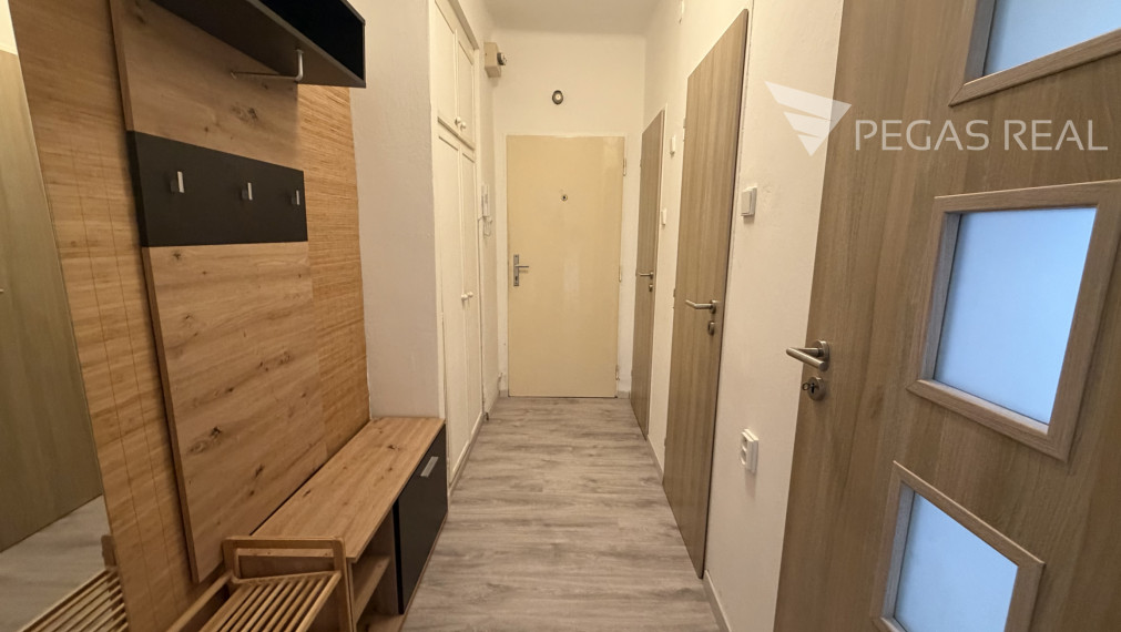 Zariadený 2,5 izbový byt v Bratislave, Ružinov, Habúrska ul.