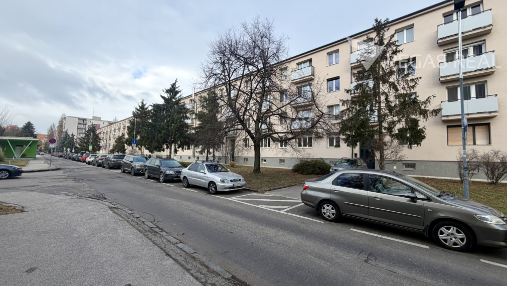 Zariadený 2,5 izbový byt v Bratislave, Ružinov, Habúrska ul.