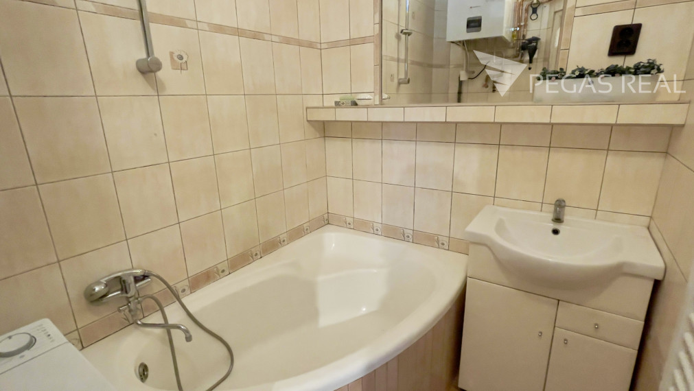 2-izbový staromestský byt s vysokými stropmi | 29. augusta | ihneď voľný