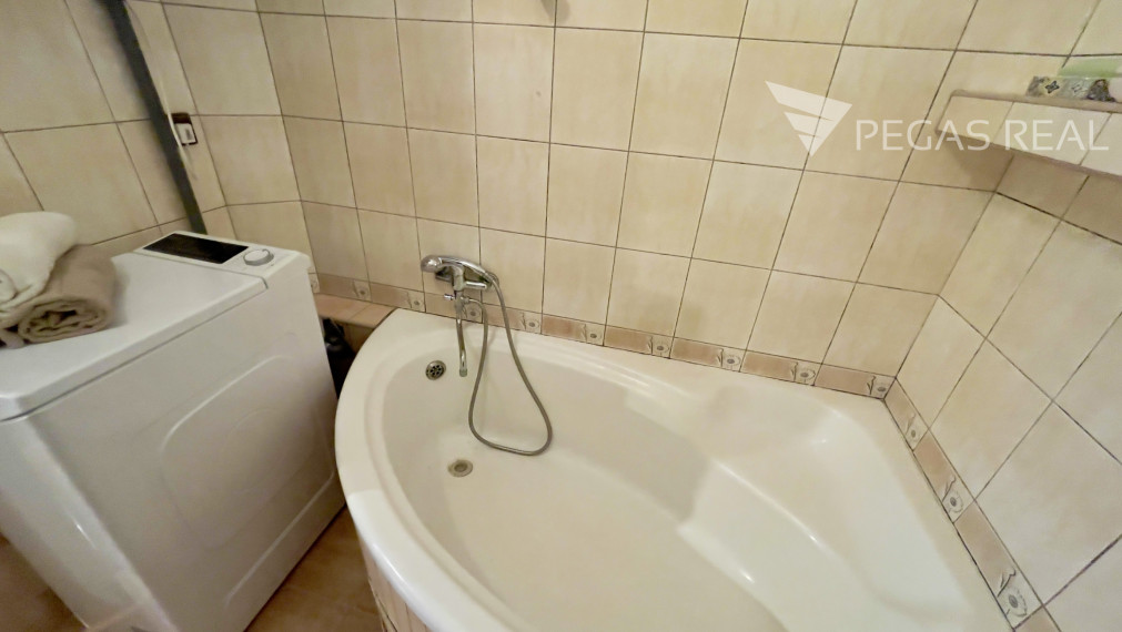 2-izbový staromestský byt s vysokými stropmi | 29. augusta | ihneď voľný