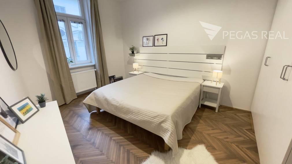 2-izbový staromestský byt s vysokými stropmi | 29. augusta | ihneď voľný