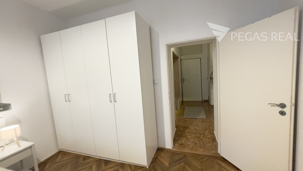 2-izbový staromestský byt s vysokými stropmi | 29. augusta | ihneď voľný