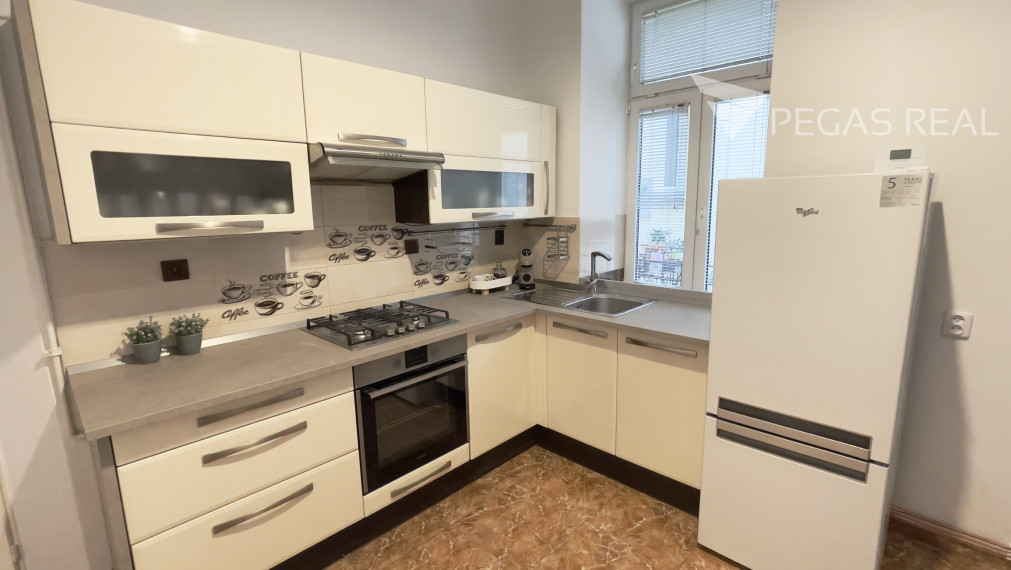 2-izbový staromestský byt s vysokými stropmi | 29. augusta | ihneď voľný