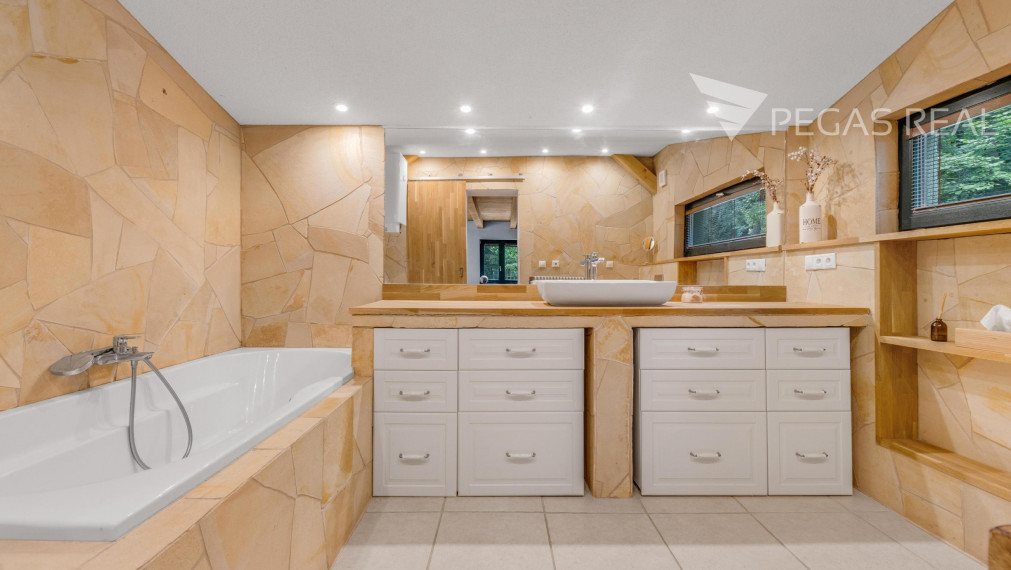 Krásna chata v nádhernom prostredí Rohožníka s vynikajúcou dostupnosťou z BA.