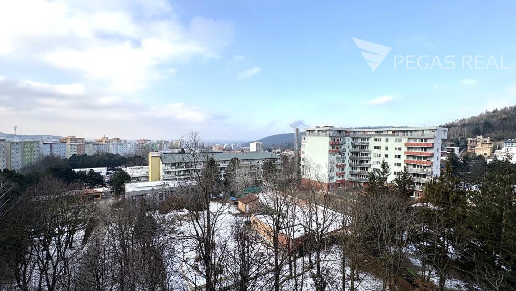 Veľký novozrekonštruovaný a kompletne zariadený 2i byt na ul. Studenohorská s možnosťou TP