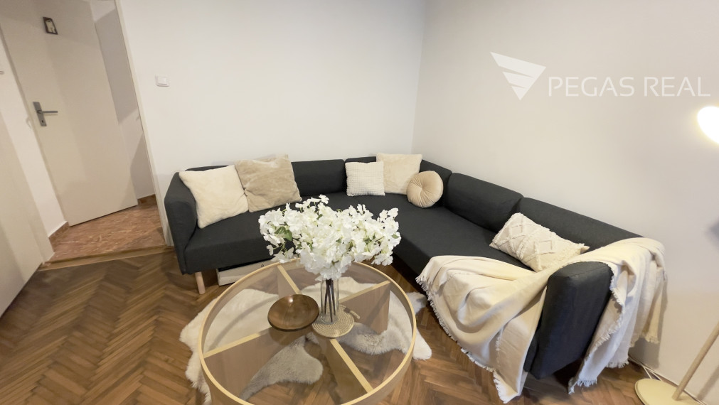 2-izbový staromestský byt s vysokými stropmi | 29. augusta | ihneď voľný