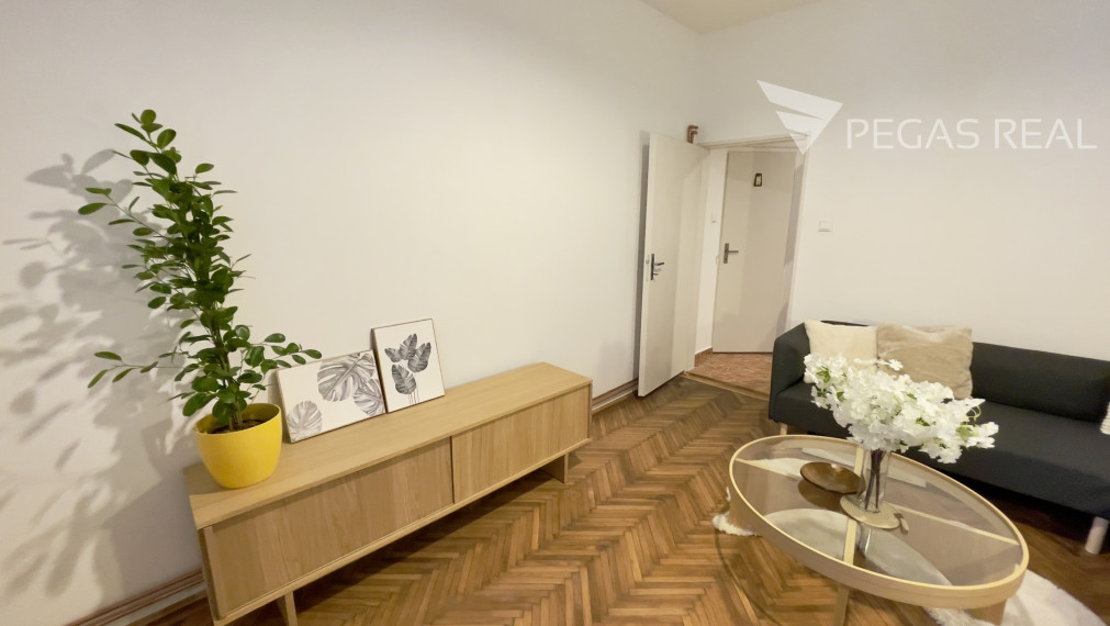 2-izbový staromestský byt s vysokými stropmi | 29. augusta | ihneď voľný