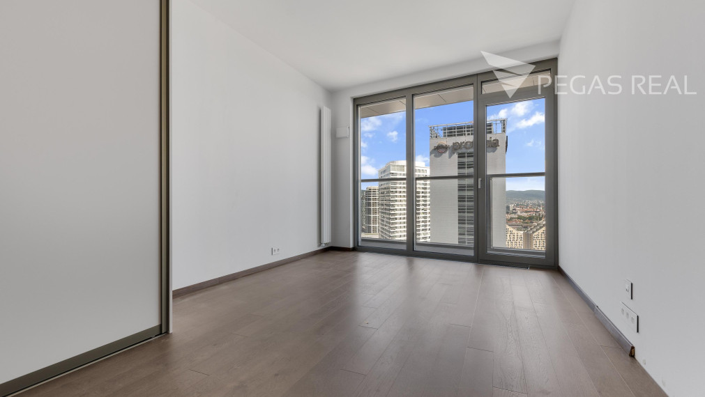 3 izbový byt v Eurovea Tower s 2x parkingom  na 24. poschodí  - VIDEO