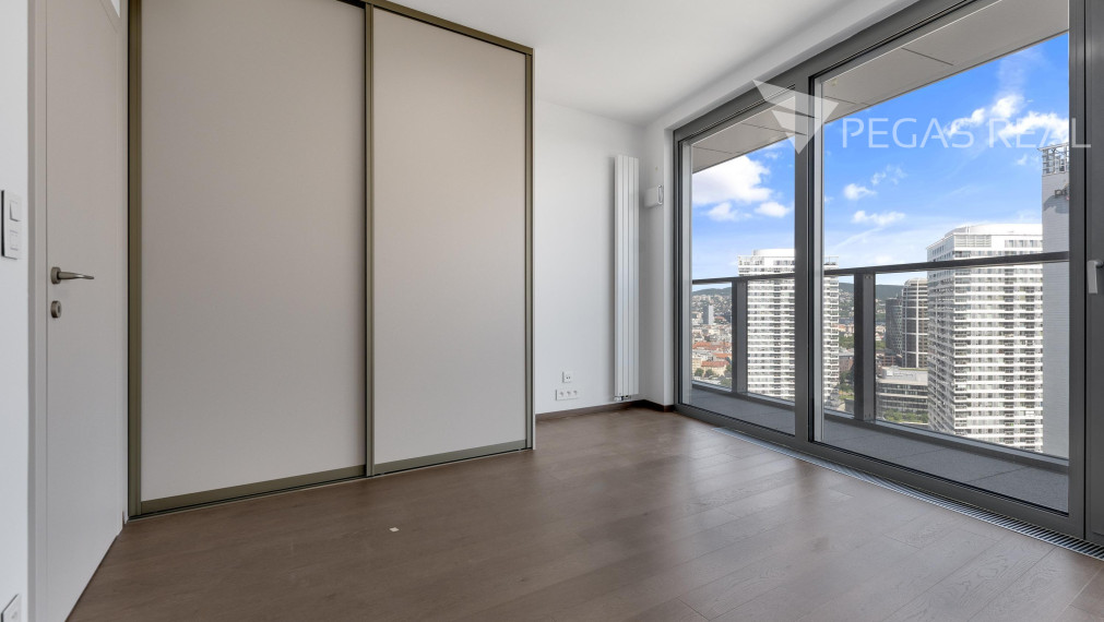 3 izbový byt v Eurovea Tower s 2x parkingom  na 24. poschodí  - VIDEO