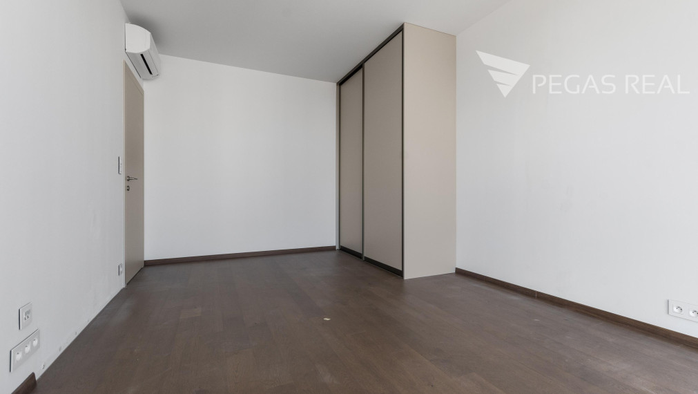 3 izbový byt v Eurovea Tower s 2x parkingom  na 24. poschodí  - VIDEO