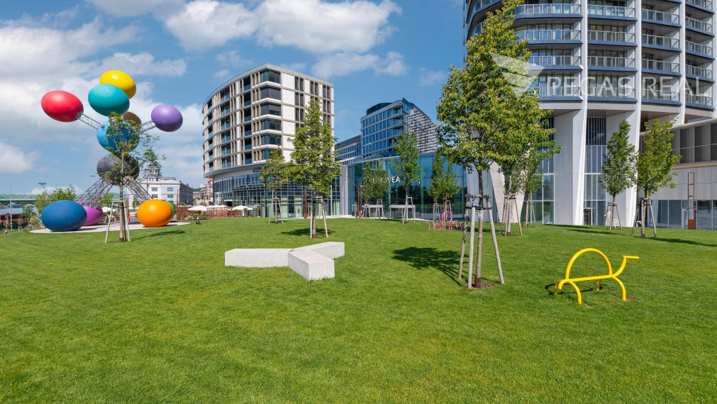 3 izbový byt v Eurovea Tower s 2x parkingom  na 24. poschodí  - VIDEO