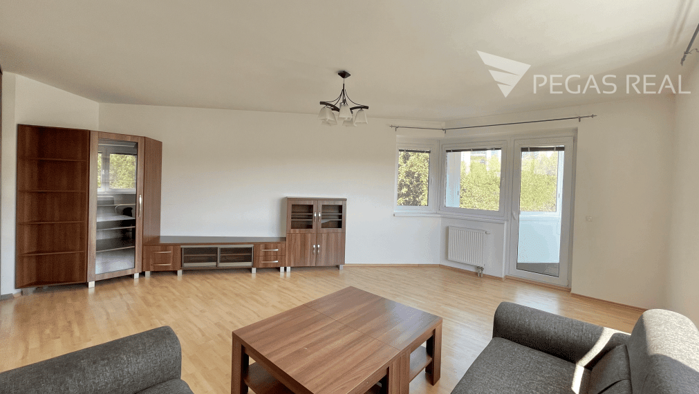 Priestranný 4 izbový byt na Opavskej ulici s parkovacím státim v garáži