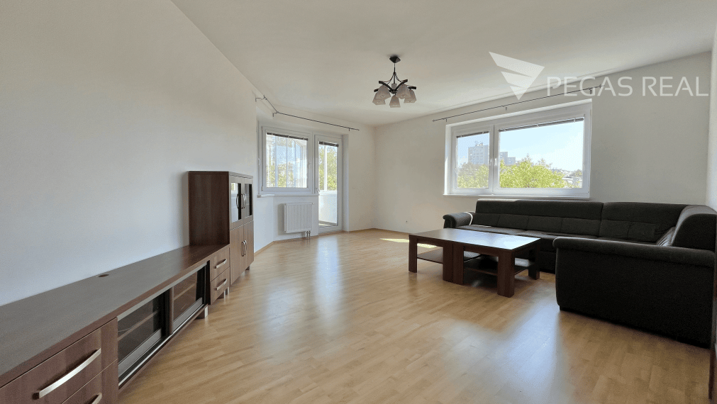 Priestranný 4 izbový byt na Opavskej ulici s parkovacím státim v garáži