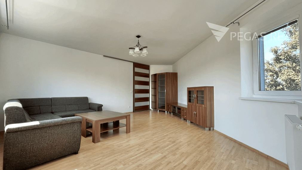 Priestranný 4 izbový byt na Opavskej ulici s parkovacím státim v garáži