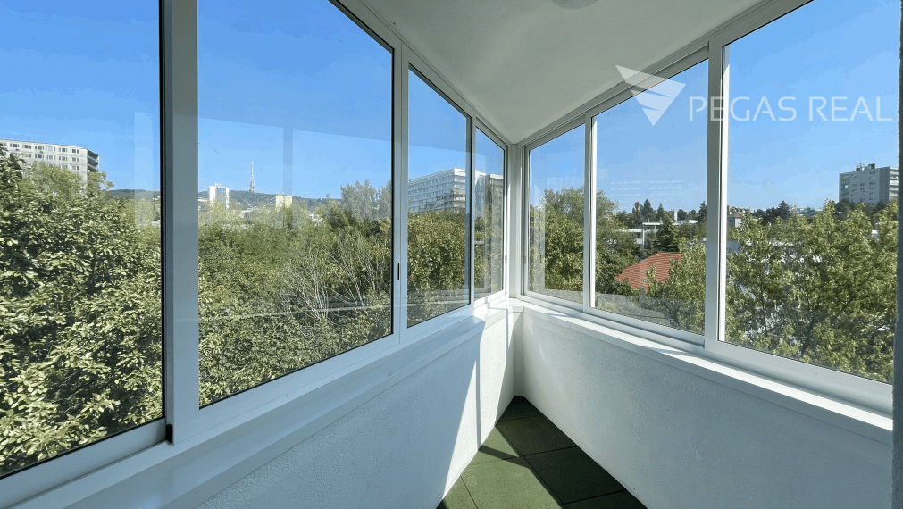 Priestranný 4 izbový byt na Opavskej ulici s parkovacím státim v garáži