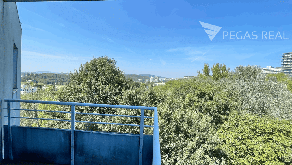 Priestranný 4 izbový byt na Opavskej ulici s parkovacím státim v garáži