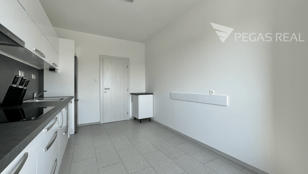 Priestranný 4 izbový byt na Opavskej ulici s parkovacím státim v garáži