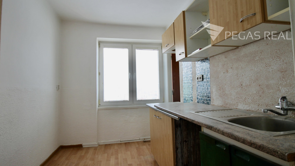 3-izbový byt, 40minút od Bratislavy, vhodný na rekonštrukciu