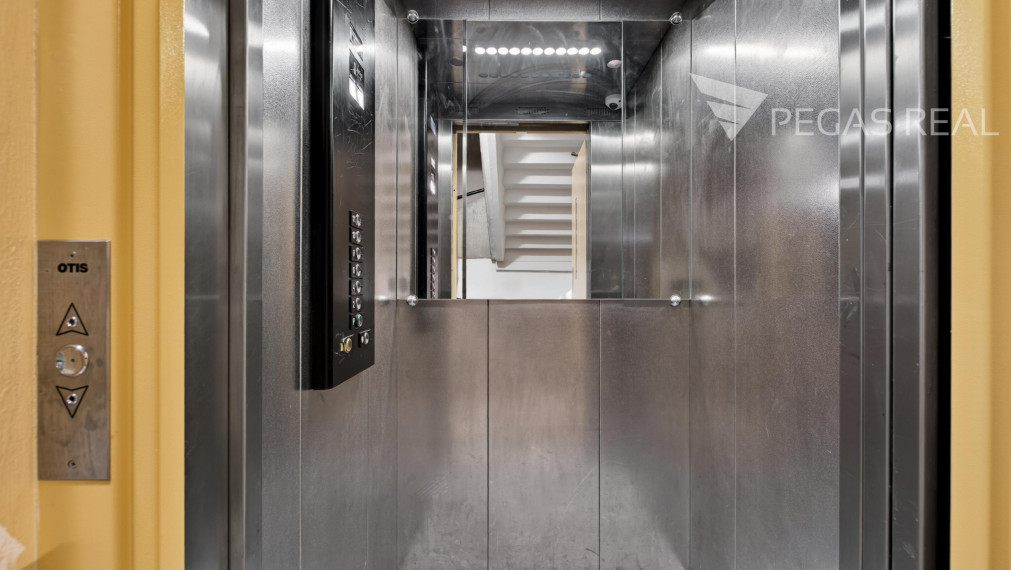 PRIESTRANNÝ 3-IZBOVÝ BYT PO KOMPLETNEJ HĹBKOVEJ REKONŠTRUKCII V RUŽINOVE