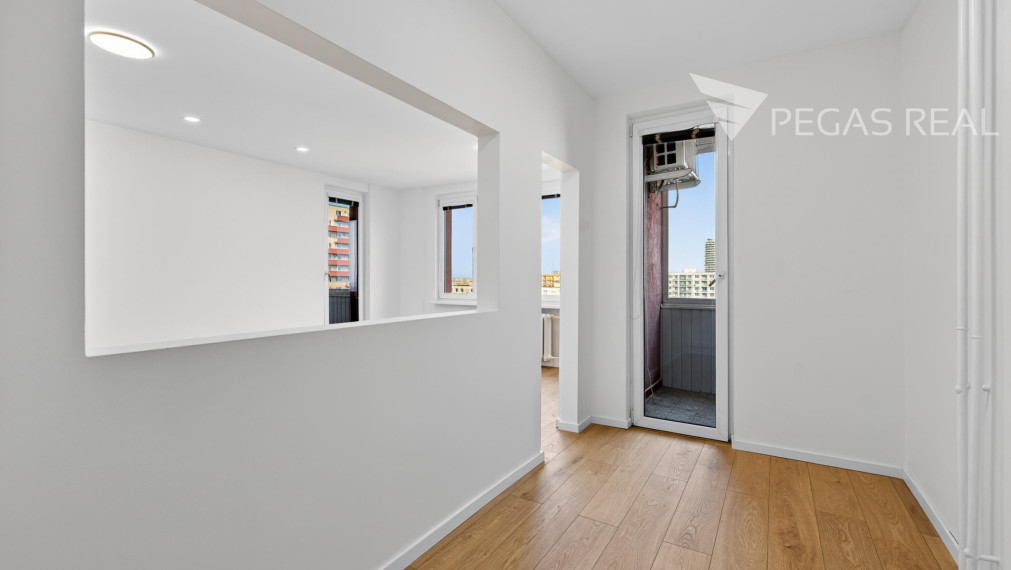 PRIESTRANNÝ 3-IZBOVÝ BYT PO KOMPLETNEJ HĹBKOVEJ REKONŠTRUKCII V RUŽINOVE