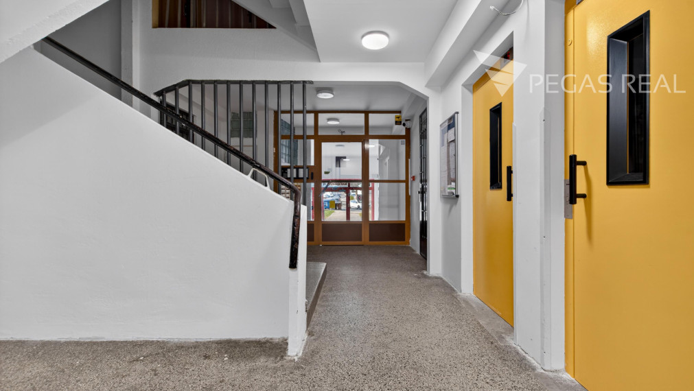 PRIESTRANNÝ 3-IZBOVÝ BYT PO KOMPLETNEJ HĹBKOVEJ REKONŠTRUKCII V RUŽINOVE