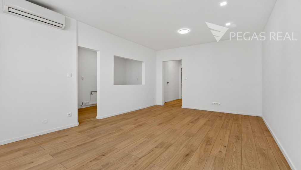 PRIESTRANNÝ 3-IZBOVÝ BYT PO KOMPLETNEJ HĹBKOVEJ REKONŠTRUKCII V RUŽINOVE