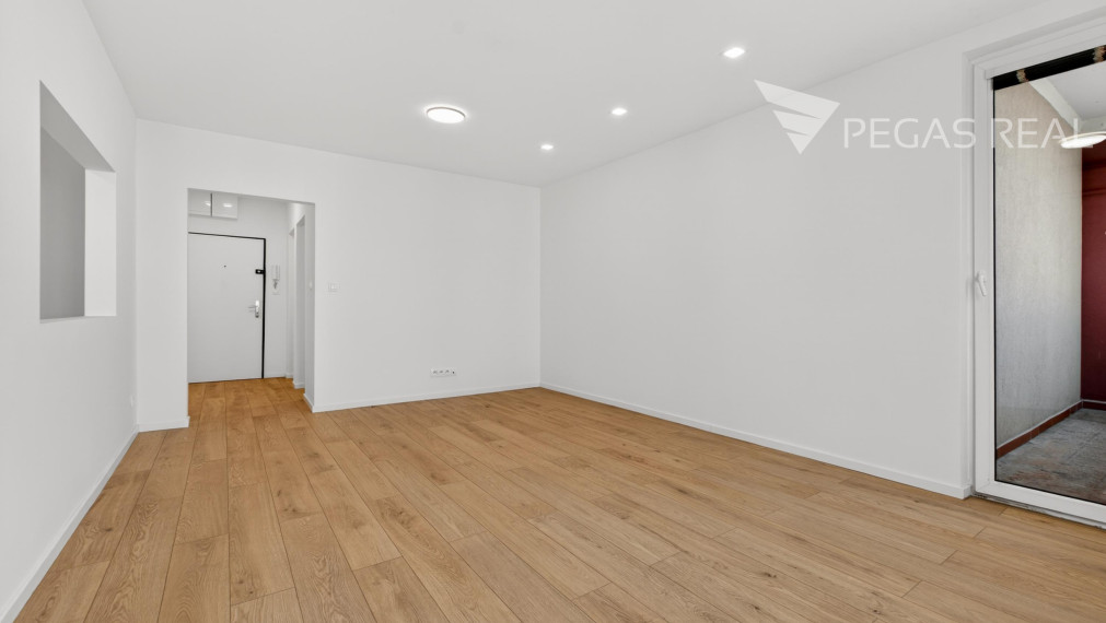 PRIESTRANNÝ 3-IZBOVÝ BYT PO KOMPLETNEJ HĹBKOVEJ REKONŠTRUKCII V RUŽINOVE