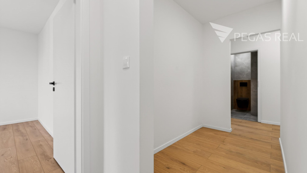 PRIESTRANNÝ 3-IZBOVÝ BYT PO KOMPLETNEJ HĹBKOVEJ REKONŠTRUKCII V RUŽINOVE