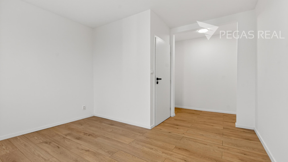 PRIESTRANNÝ 3-IZBOVÝ BYT PO KOMPLETNEJ HĹBKOVEJ REKONŠTRUKCII V RUŽINOVE