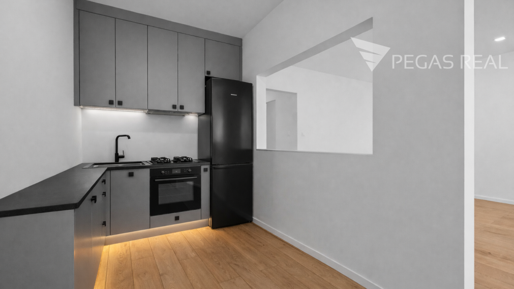 PRIESTRANNÝ 3-IZBOVÝ BYT PO KOMPLETNEJ HĹBKOVEJ REKONŠTRUKCII V RUŽINOVE