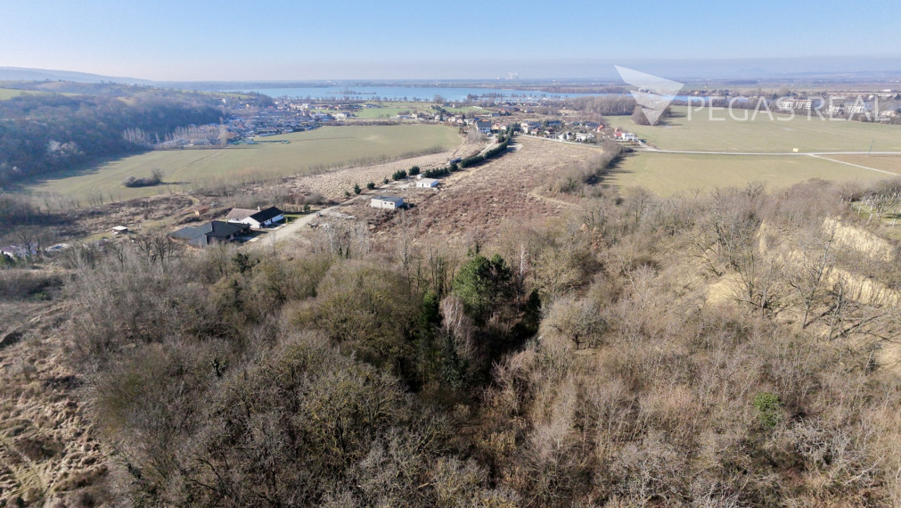 Pozemok na samote. Ratnovce, Banka pri Piešťanoch, 5402m2