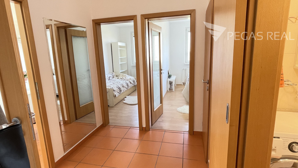 Prenájom 3-izbového bytu s balkónom – Koprivnická ulica, Bratislava – Dúbravka