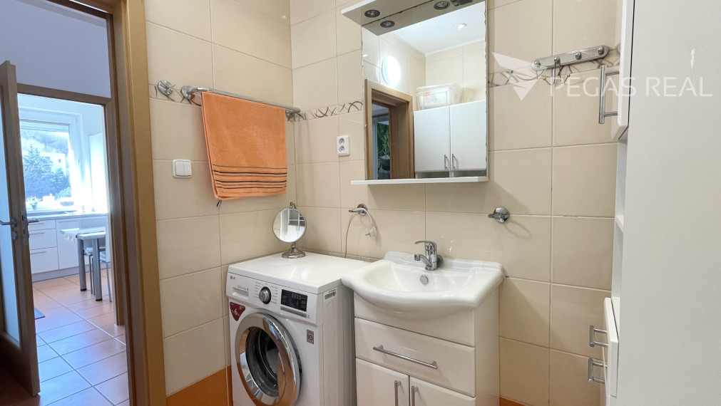 Prenájom 3-izbového bytu s balkónom – Koprivnická ulica, Bratislava – Dúbravka