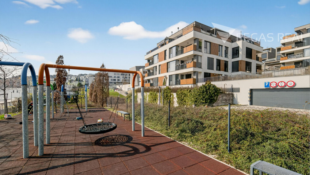 Luxusný 4 izbový byt na Kolibe - Pod Vtáčnikom