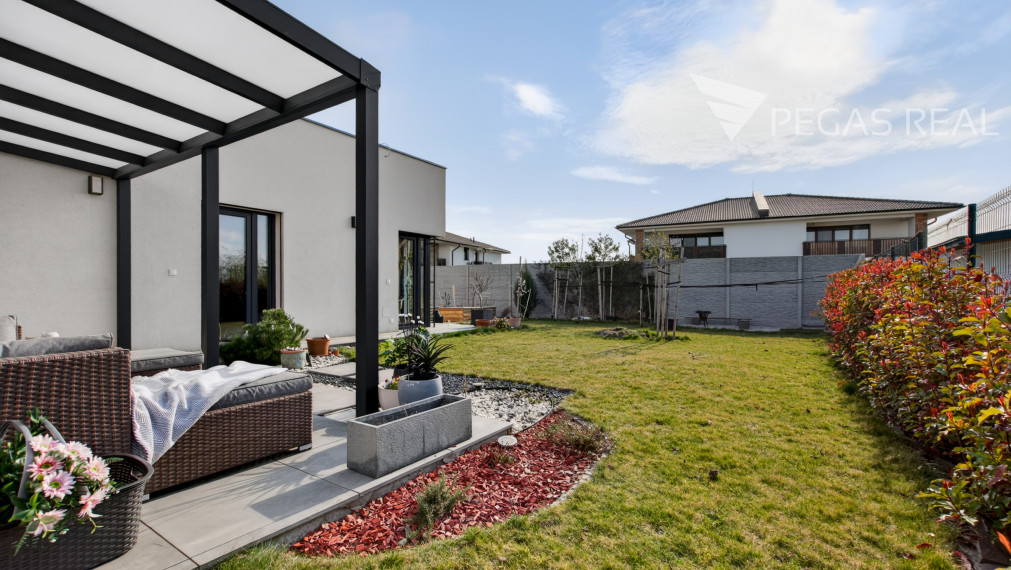 NA PREDAJ | Moderný 4-izbový bungalov – Miloslavov / Alžbetin dvor