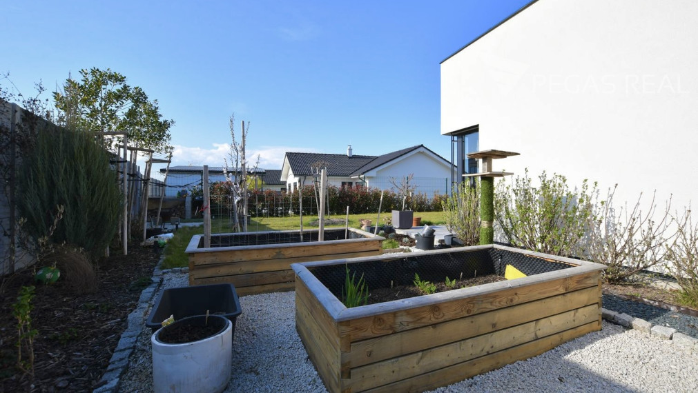 NA PREDAJ | Moderný 4-izbový bungalov – Miloslavov / Alžbetin dvor