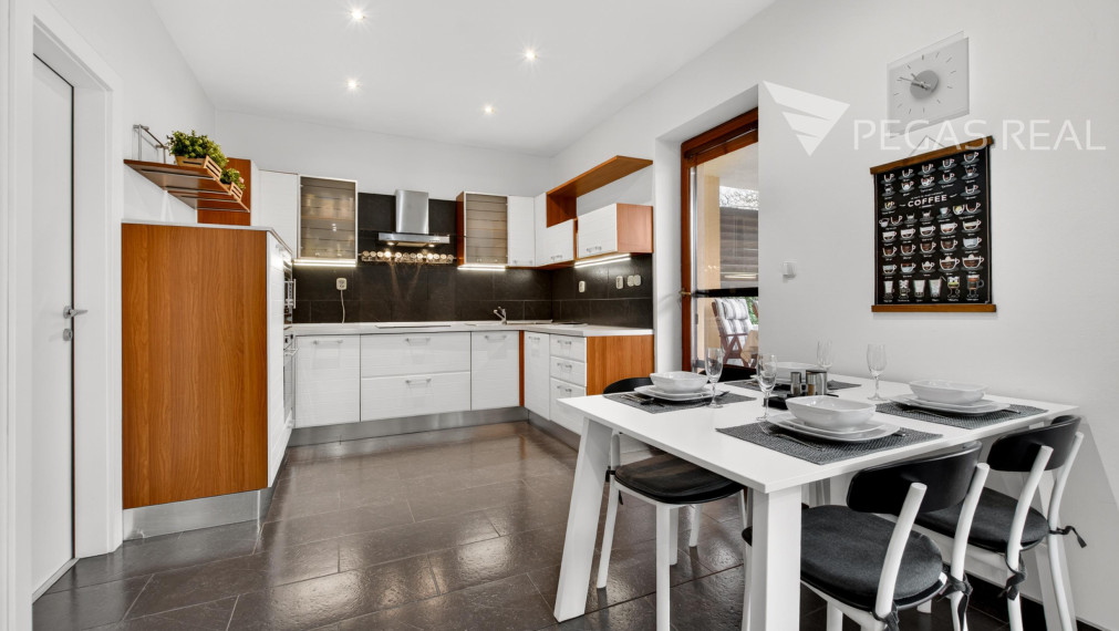 4-izbový byt so záhradou a veľkou terasou v rodinnom dome v Ivanke pri Dunaji - VIDEO